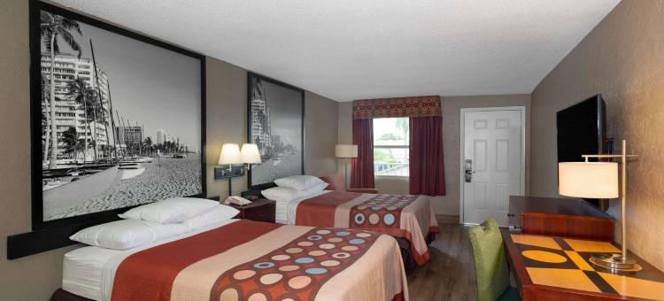 布雷登顿-萨拉索塔地区速8酒店(Super 8 by Wyndham Bradenton Sarasota Area)图片