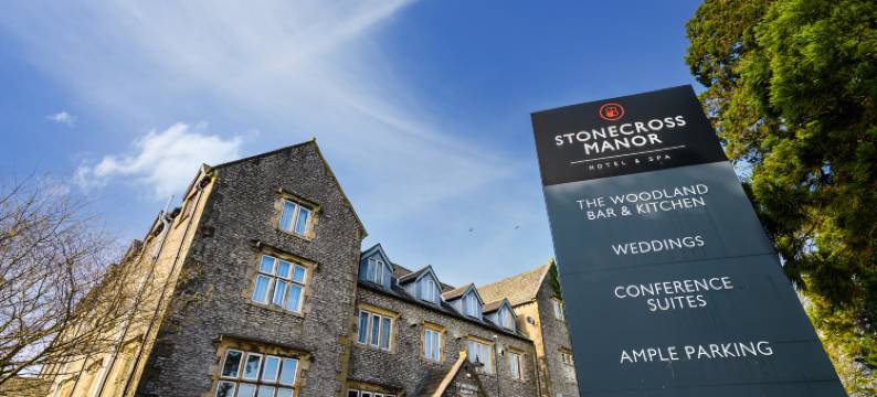 斯顿克罗斯庄园酒店(Stonecross Manor Hotel)图片
