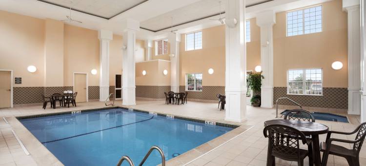 新罕布什尔州曼彻斯特机场丽怡酒店(Country Inn & Suites by Radisson, Manchester Airport, NH)图片