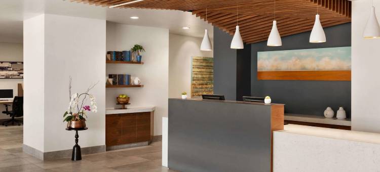 圣路易斯奥比斯波市中心拉昆塔温德姆套房酒店(La Quinta Inn & Suites by Wyndham San Luis Obispo Downtown)图片