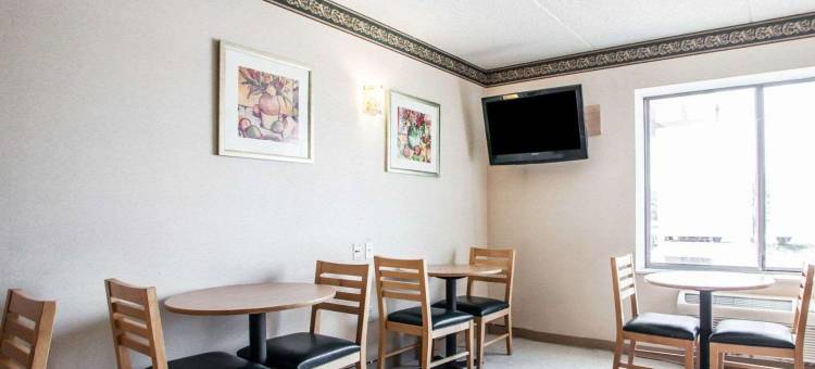 密尔沃基机场罗德威旅馆及套房(Rodeway Inn & Suites Milwaukee Airport)图片