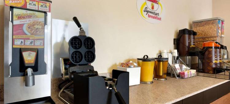 查尔斯湖东北速8酒店(Super 8 by Wyndham Lake Charles Northeast)图片