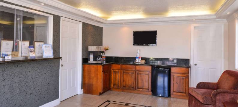 圣贝纳迪诺美洲最佳价值套房酒店(Americas Best Value Inn and Suites San Bernardino)图片