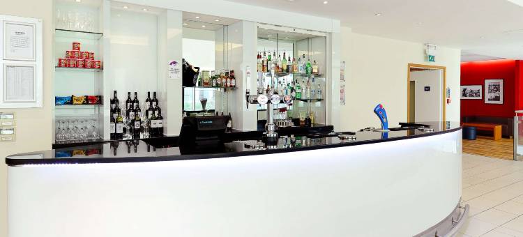 米尔顿凯因斯中心旅客之家酒店(Travelodge Milton Keynes the Hub Hotel)图片