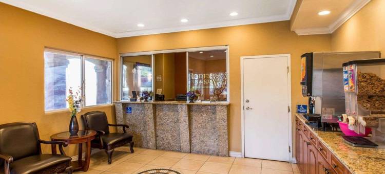 罗德威套房酒店-科罗娜(Rodeway Inn & Suites Corona)图片