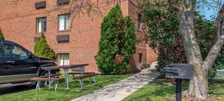 美茵斯坦套房酒店印第安纳波利斯西北 - 学院公园(MainStay Suites Indianapolis Northwest - College Parks)图片