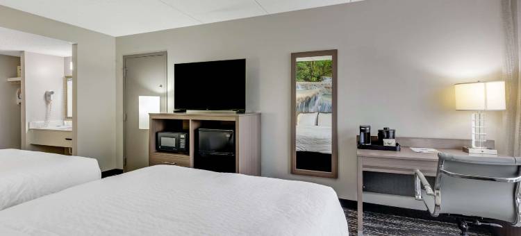 伊利娱乐场附近克拉丽奥酒店(Clarion Pointe Near Erie Casino)图片