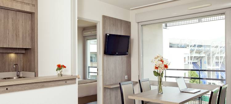 塞祖尔阿菲尔克雷蒙费兰德共和公园酒店(Séjours & Affaires Clermont Ferrand Park République)图片
