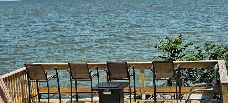 Toledo, lakeside home 3 bdrm sleep 7 on Lake Erie with 4 decksto choose from.图片