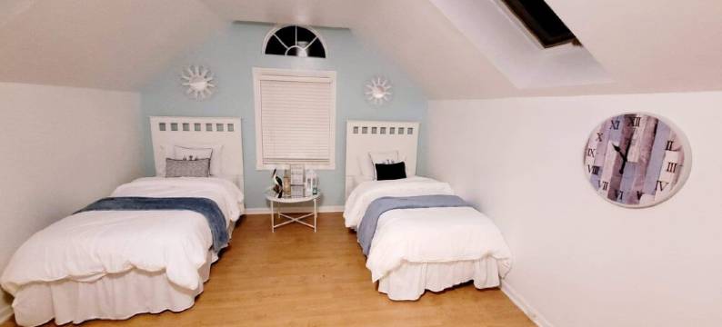 Toledo, lakeside home 3 bdrm sleep 7 on Lake Erie with 4 decksto choose from.图片