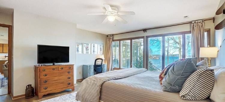 Ultimate Family Lakehouse- wide water views!图片