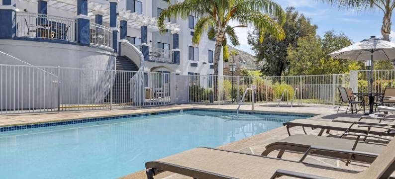 普勒斯埃尔西诺湖贝斯特韦斯特优质套房酒店(Best Western Plus Lake Elsinore Inn  Suites)图片