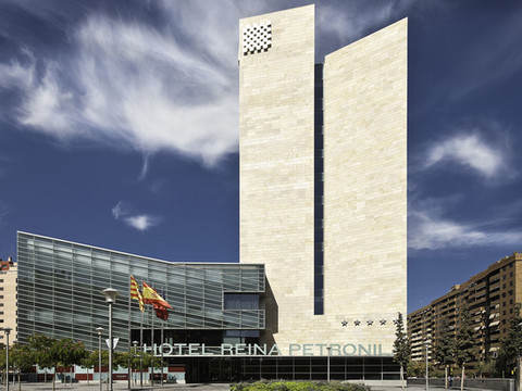 佩德罗尼拉女王酒店