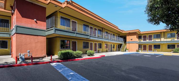 利弗莫尔罗德威酒店(Rodeway Inn Livermore)图片