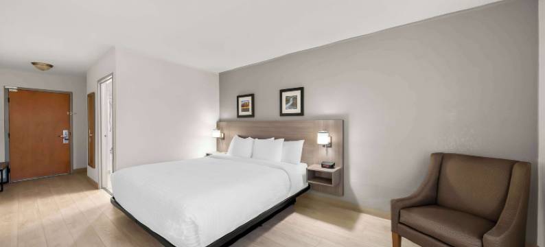 科尔尼会展中心克拉丽奥酒店及套房(Suburban Studios, Kearney)图片