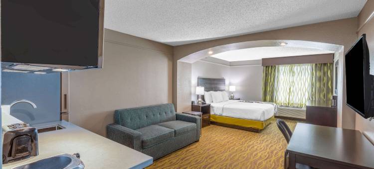 拉雷多机场拉昆塔温德姆套房酒店(La Quinta Inn & Suites by Wyndham Laredo Airport)图片