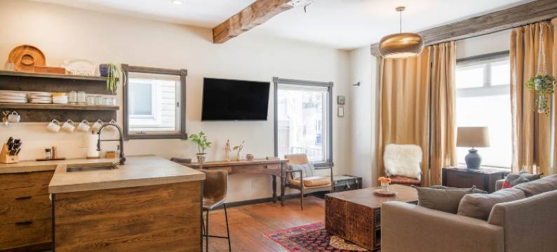 Spacious Studio with Full Kitchen and Porch - Stylish Cozy Retreat图片