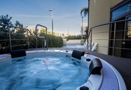 Room and Breakfast Aloe Hotel Overview