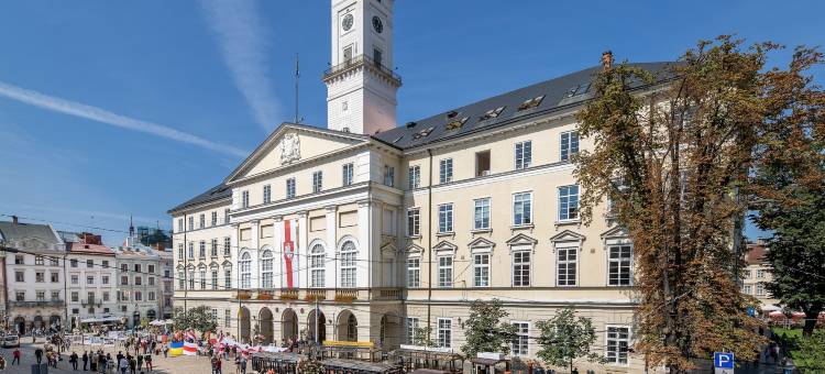 广场上(On the Square)图片