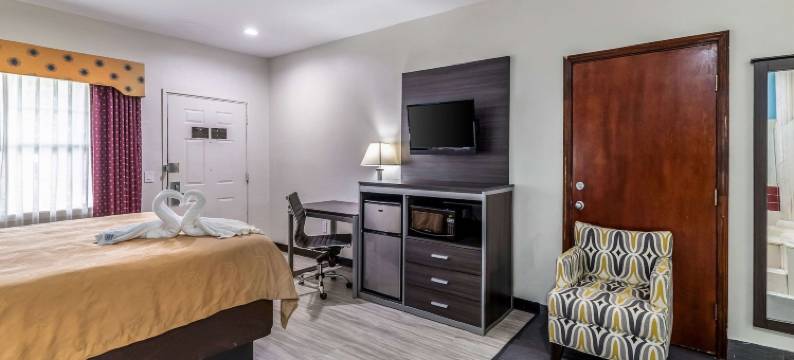 坎顿品质套房酒店(Quality Inn & Suites Canton)图片