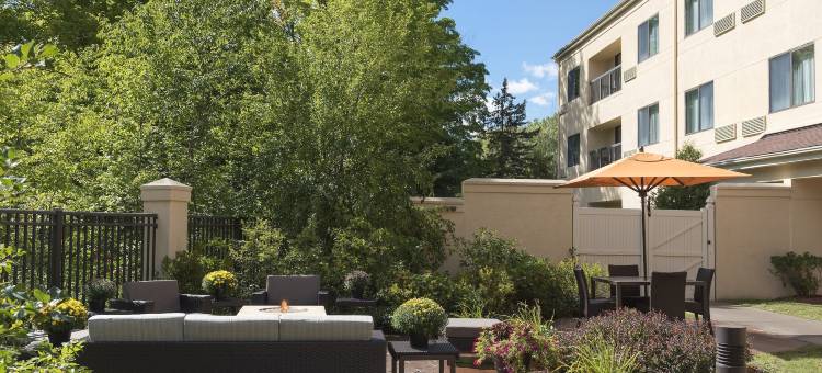 特拉弗斯城万豪万怡酒店(Courtyard Traverse City)图片