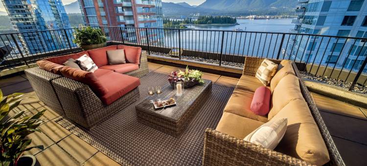 顶峰温哥华港湾滨水酒店(Pinnacle Hotel Vancouver Harbourfront)图片