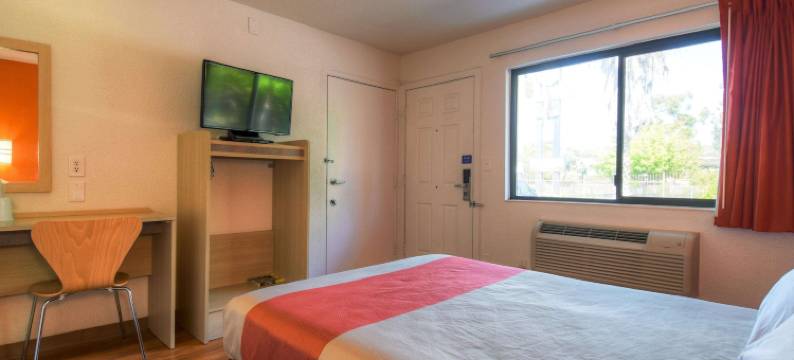 圣易西铎 - 圣迭戈边境6号汽车旅馆(Motel 6 San Ysidro, CA  San Diego Border)图片