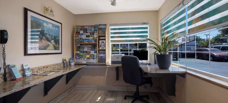 梅德福机场品质套房酒店(Quality Inn & Suites Medford Airport)图片