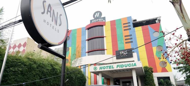 超级OYO联排别墅橡树酒店Fiducia Serpong(Super OYO Townhouse Oak Hotel Fiducia Serpong)图片