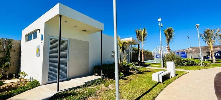 蓝色泻湖(Blue Lagoon)图片