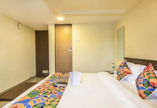 FabHotel Silver Lake Hotel Overview