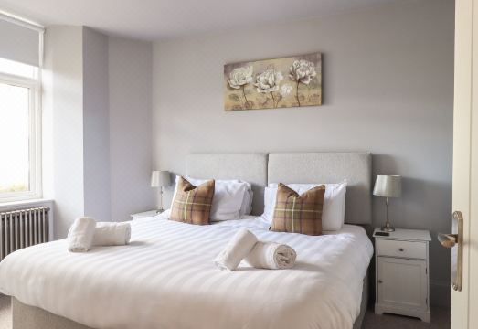 Raybarrow Hotel Overview