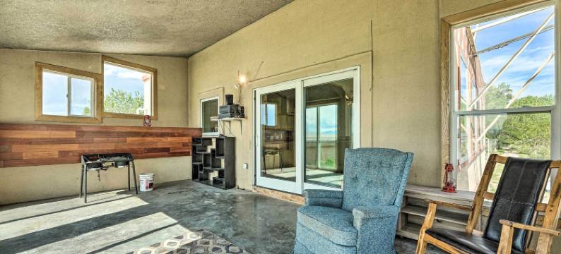 湖边乡村家园 w/ 滑水梯 & 蹦床！(Lakefront Country Home w/ Waterslide & Trampoline!)图片