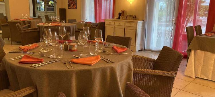 雷斯阿本乡村酒店(Logis Hôtel Restaurant les Aubuns)图片
