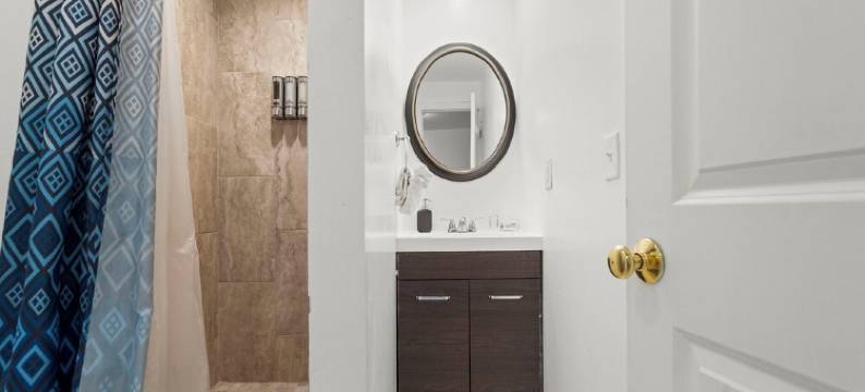 Cozy & Centrally Located Full Guesthouse- Sleeps 4. Short drive to everything!图片