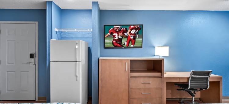 底特律-利沃尼亚霍姆汤开放式公寓(HomeTowne Studios Detroit - Livonia)图片