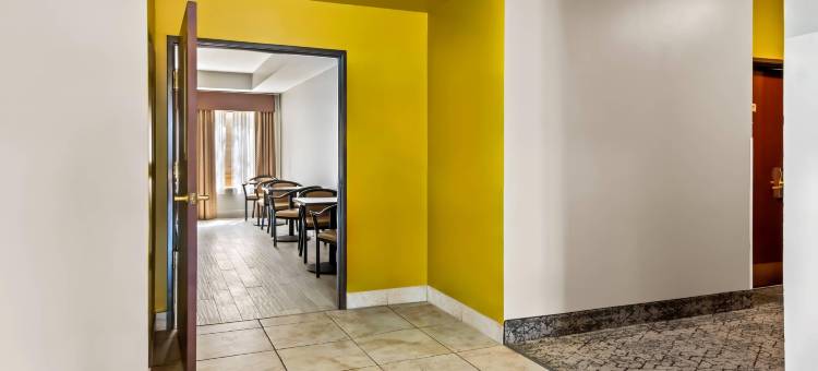 格兰伯里凯艺套房酒店(Quality Inn & Suites Granbury)图片