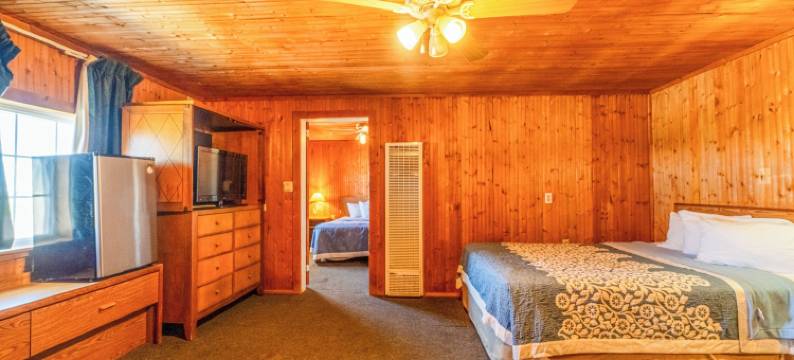 OYO 绿园汽车旅馆靠近拉什县机场(Green Acre Motel by OYO Near Rush County Airport)图片