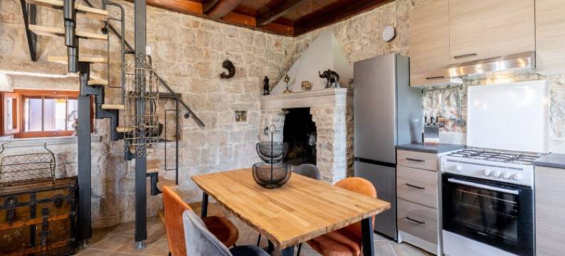 Stone House Prapatna-Two Bedroom Holiday Home with Swimming Pool图片