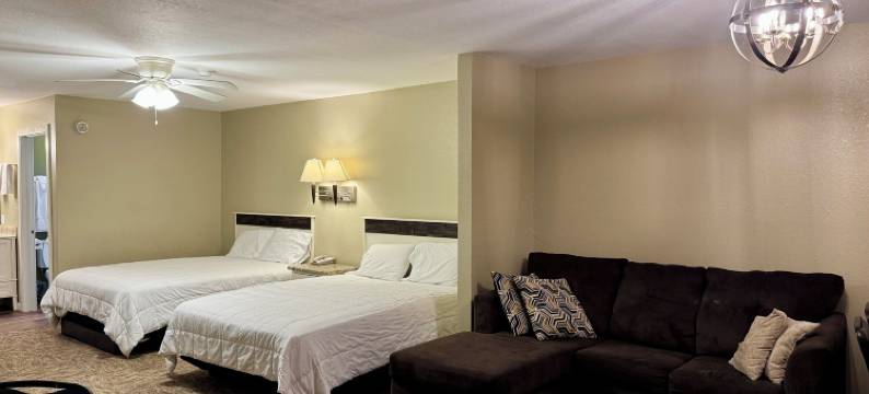 双湖旅馆和房车(Twin lakes inn And RV)图片