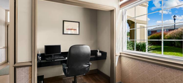 瀑布教堂市-阿灵顿凯隆酒店(Clarion Inn Falls Church-Arlington)图片