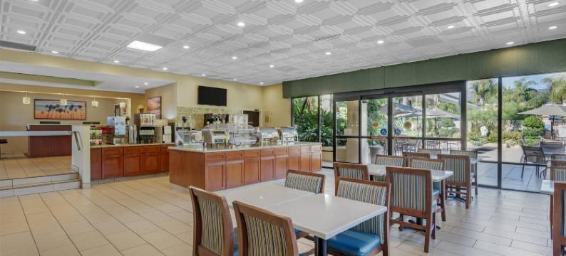 南海岸贝斯特韦斯特优质酒店(Best Western Plus South Coast Inn)图片