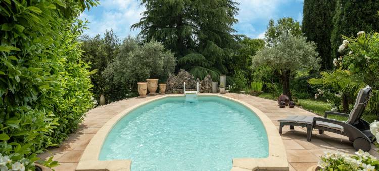 Majestic holiday home in Laroque with hot tub图片