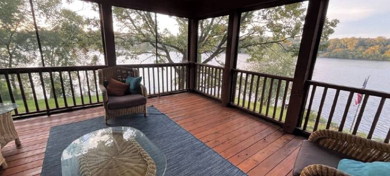 路易莎湖畔5卧室度假屋: 桑拿, 纱网门廊, 露台, 壁炉(5Br Lakefront Home on Lake Louisa: Sauna, Screen Porch, Patio, Fireplace)图片