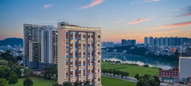 宏达万枫城市文化酒店(藤州大道文化广场店)图片