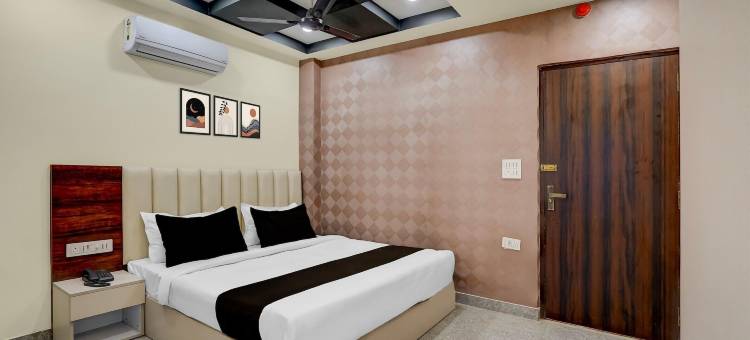 超豪华客房庆典酒店(Super Townhouse Subharti University Meerut Formerly Hotel Celebration)图片