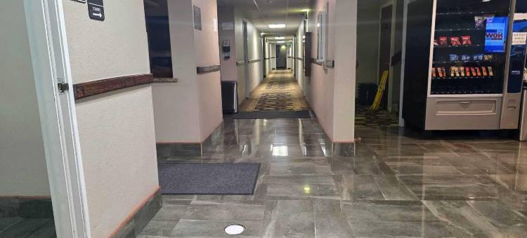 亨德森东北丹佛速8酒店(Super 8 by Wyndham Henderson North East Denver)图片
