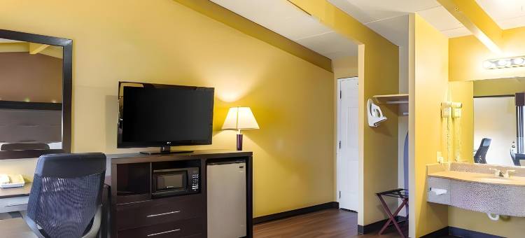 克拉克斯萨米特 - 斯克兰顿的伊克诺旅馆(Econo Lodge)图片