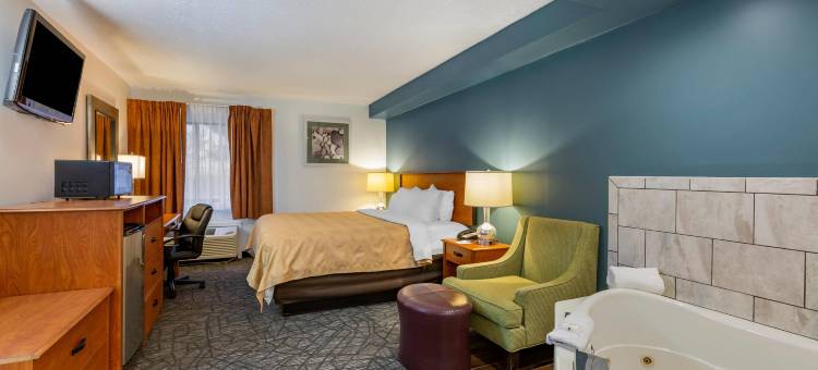 品质酒店-奥斯汀镇-扬斯敦西部(Quality Inn Austintown-Youngstown West)图片