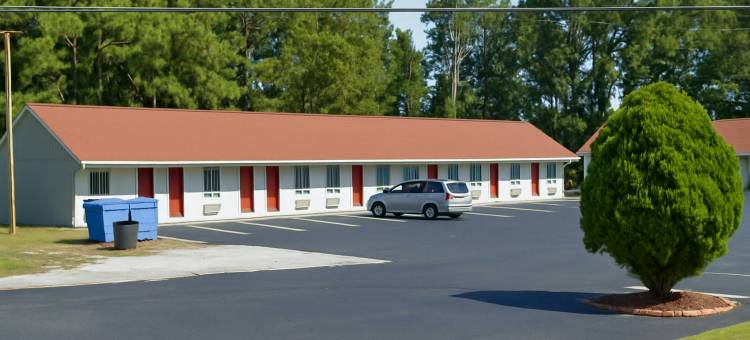 科特兰德汽车旅馆(Courtland Inn By Townhouse Franklin VA US 58)图片